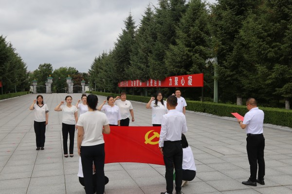 慶祝建黨103周年新黨員入黨宣誓、老黨員重溫入黨誓詞活動。(圖1) conew_微信圖片_20240706085144.jpg